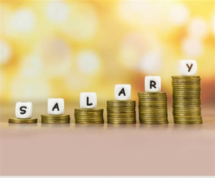 Can federal judges salaries be reduced?