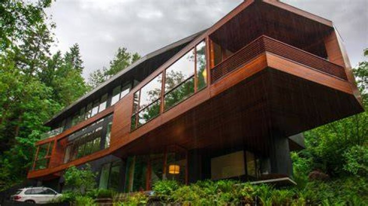 Can you visit the Cullens house?