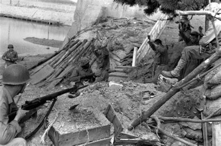 Did Shel Silverstein fight in the Korean War?