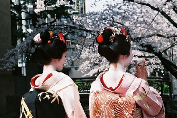 Do geishas sleep with clients?