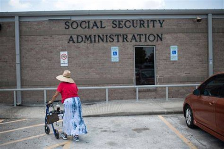How does the Social Security plan work?