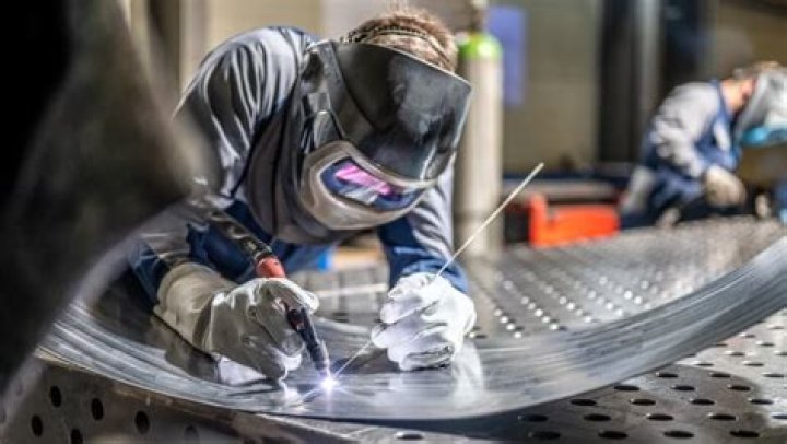 How much do beginner welders make a year?