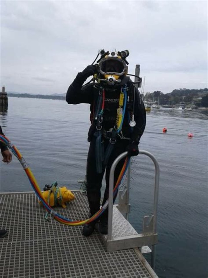How much do commercial divers earn UK?