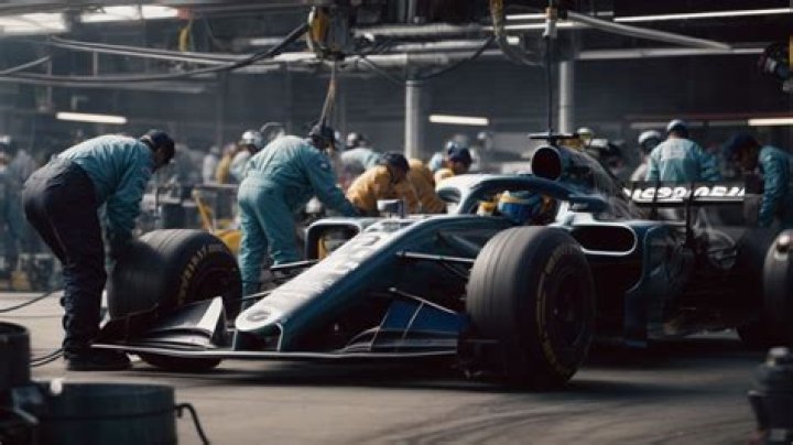 How much do F1 mechanics earn?
