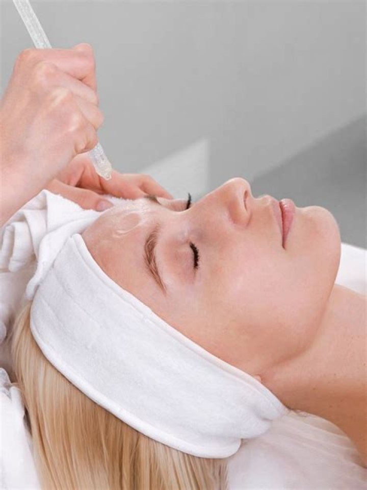 How much do skin experts make?