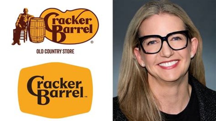How much does a manager at Cracker Barrel make?