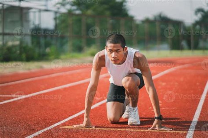 How much does a professional track runner make a year?