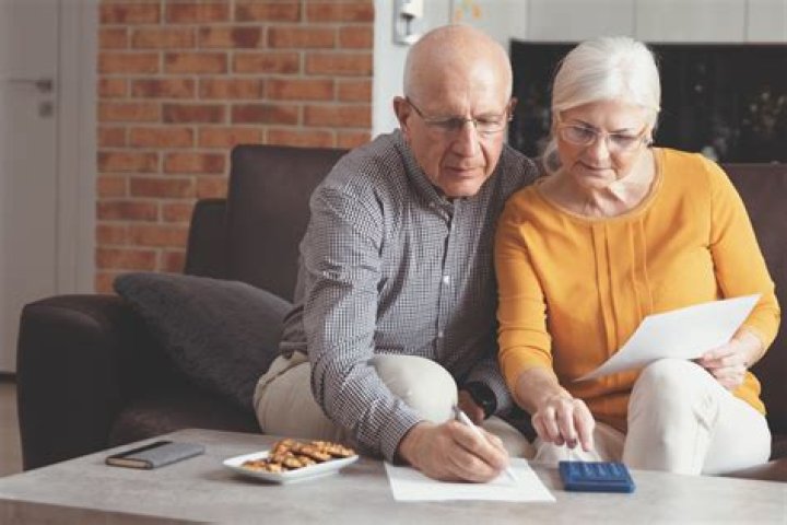 How much does a senior administrator?