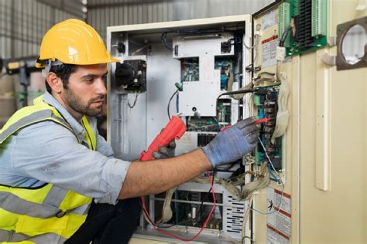 How much does an apprentice electrician make in Texas?