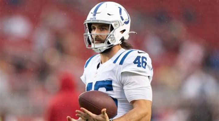 How much does an NFL long snapper get paid?