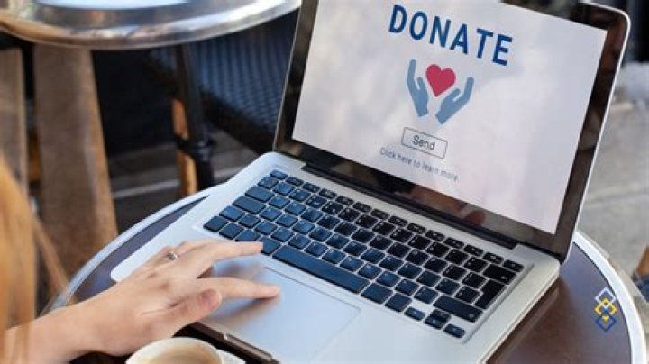How much does average person donate to charity?