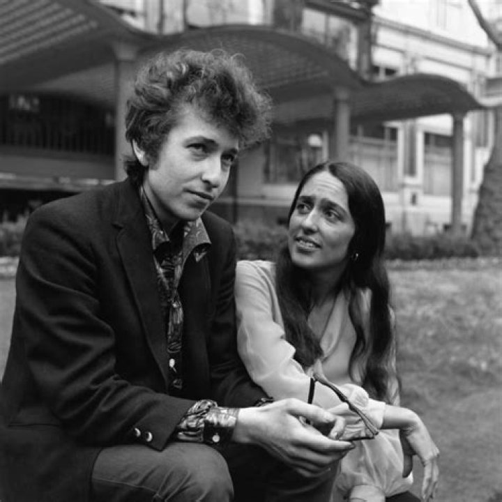 How much does Bob Dylan make in royalties?
