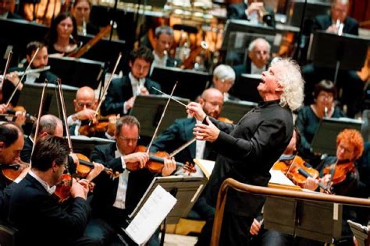 How much does each player earn from being in the London Symphony Orchestra?