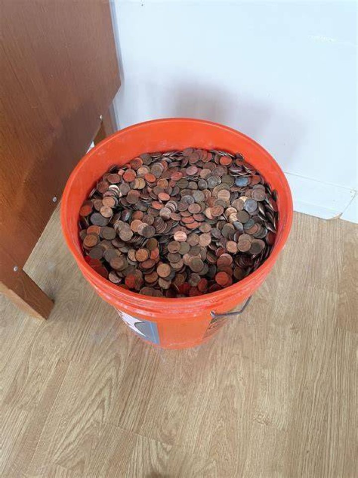 How much is a 5 gallon bucket of pennies?