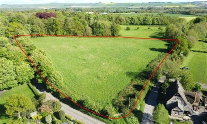 How much is an acre of woodland worth UK?
