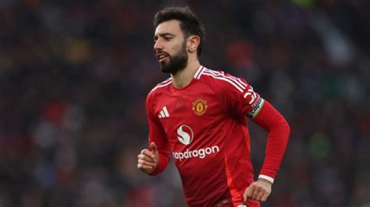 How much is Fernandes salary per week?