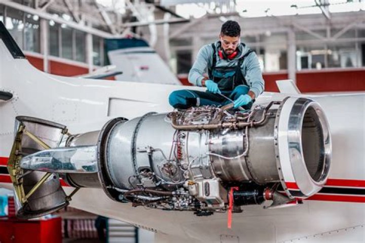 How much money can you make as an aircraft mechanic?