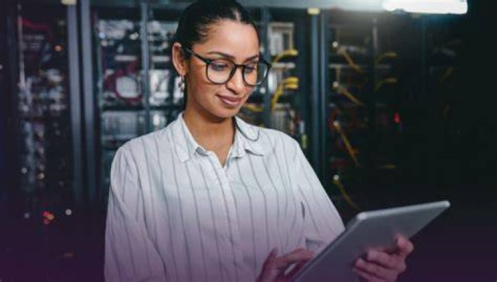 How much money does a computer system analyst make?