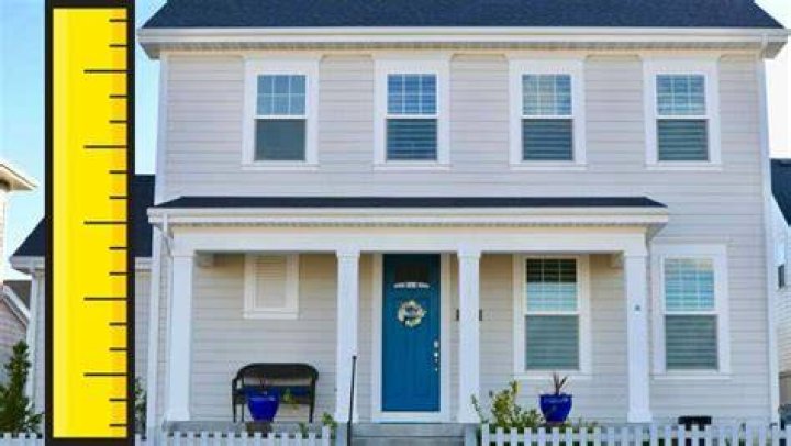 How tall is the average 2 story house?