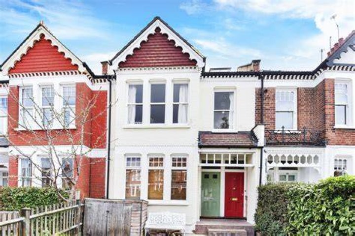 Is maisonette better than flat?