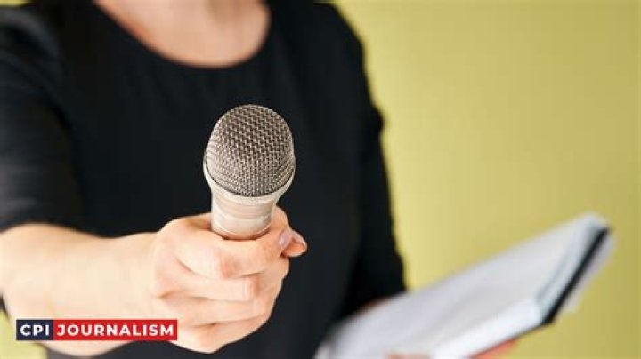 What are the qualifications for journalism?