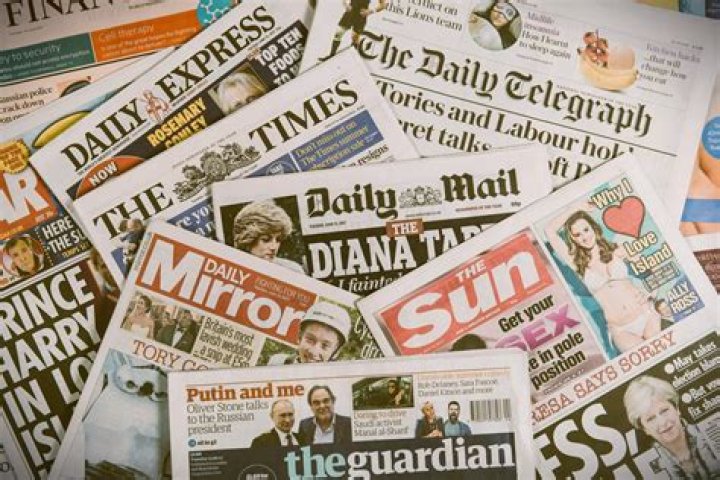 What are the two main newspapers sold in Chicago?