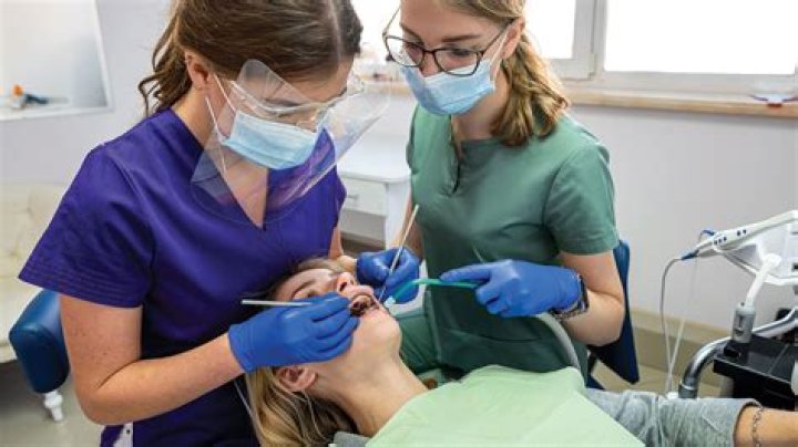 What does an orthodontist make per hour?