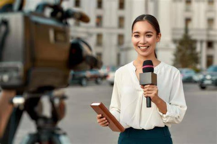 What factors should a reporter keep in mind when choosing news?