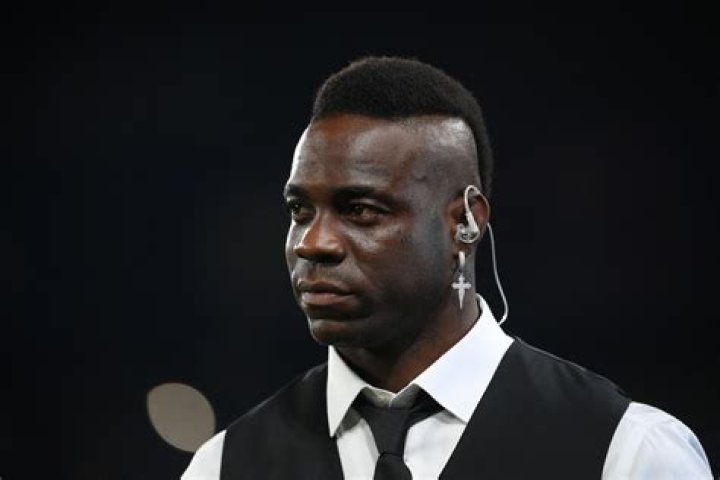 What is Mario Balotelli salary?