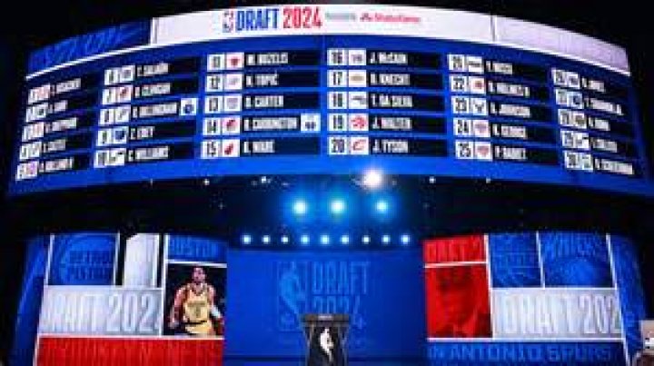 What is the average first round draft pick salary?