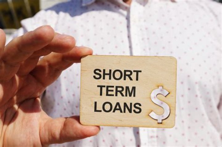 What is the rate the Fed charges to its member banks for short term loans?
