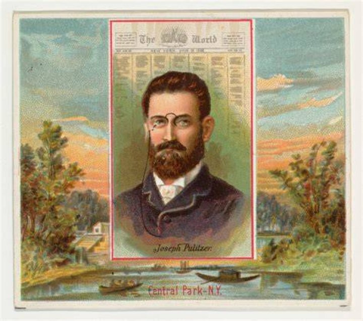 What two newspapers did Joseph Pulitzer own?