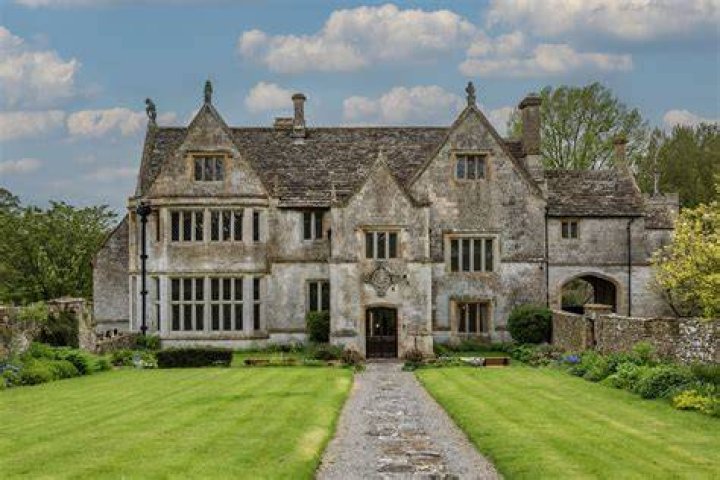 What was life like on a manor?