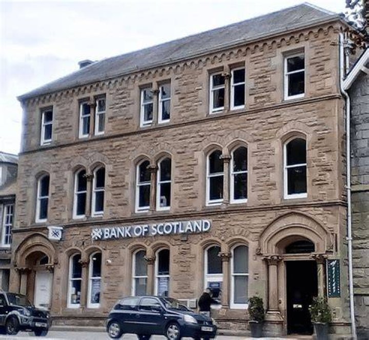 What was the first bank in UK?