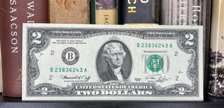 When did the 2 dollar bill leave circulation Canada?
