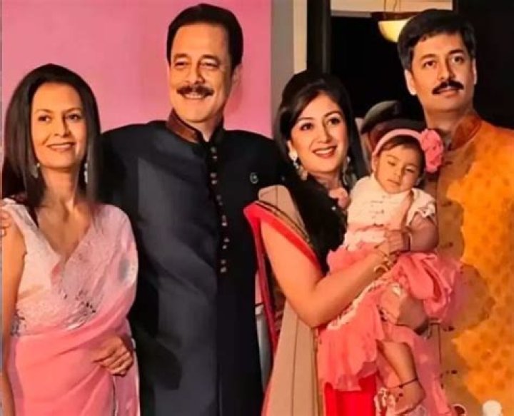 Where is Subrata Roy living now?