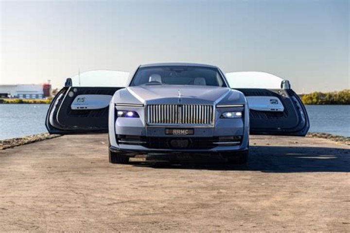 Which Rolls-Royce has the best gas mileage?