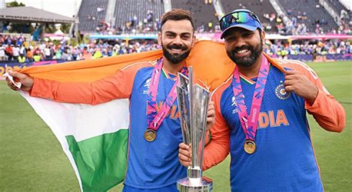 Who is richer Dhoni or Virat Kohli?