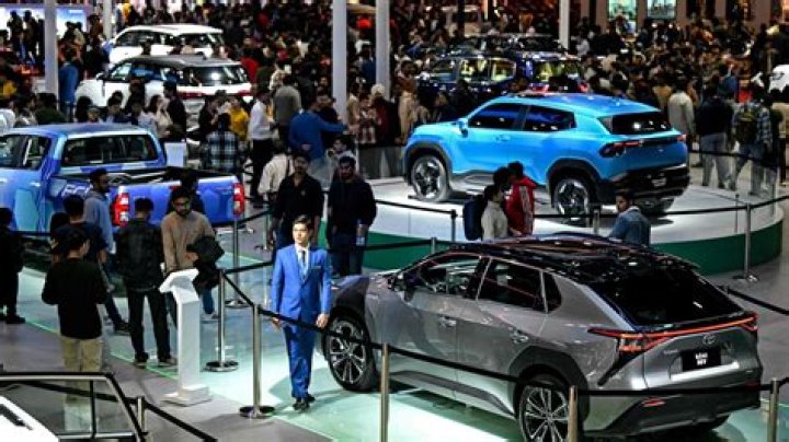 Who is the largest auto lender in the US?